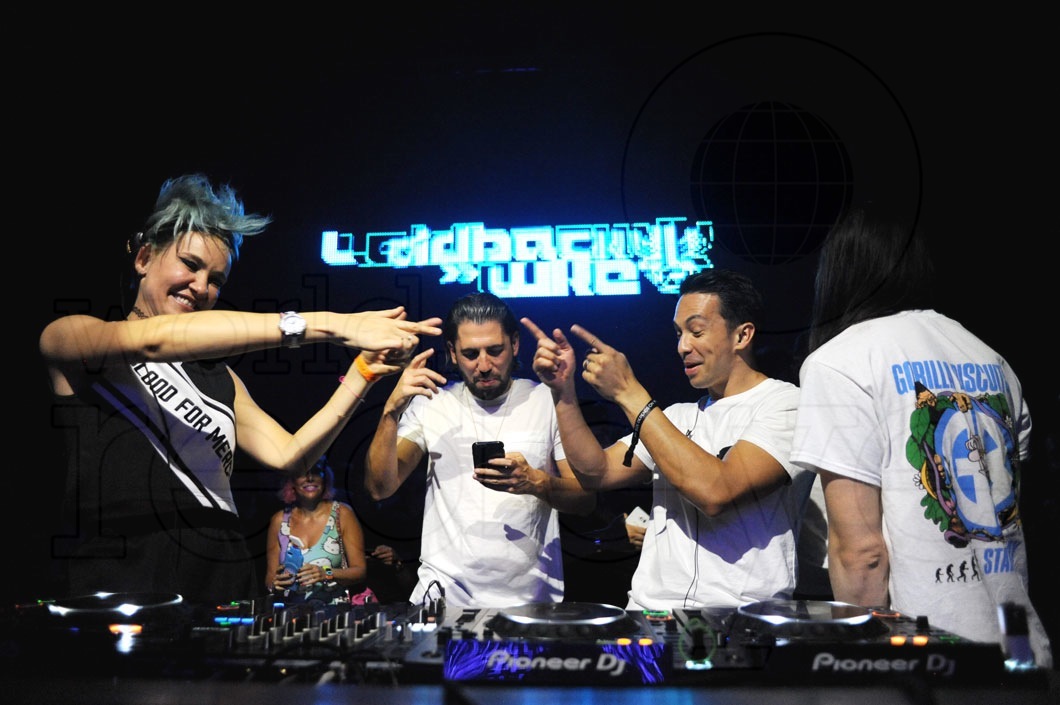 18-Nervo, Dimitri Vegas, Laidback Luke, & Steve Aoki DJing1_new