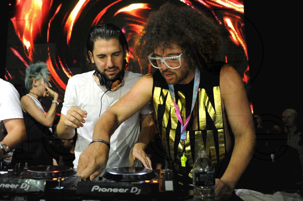 32-Like Mike & Red Foo DJing_new