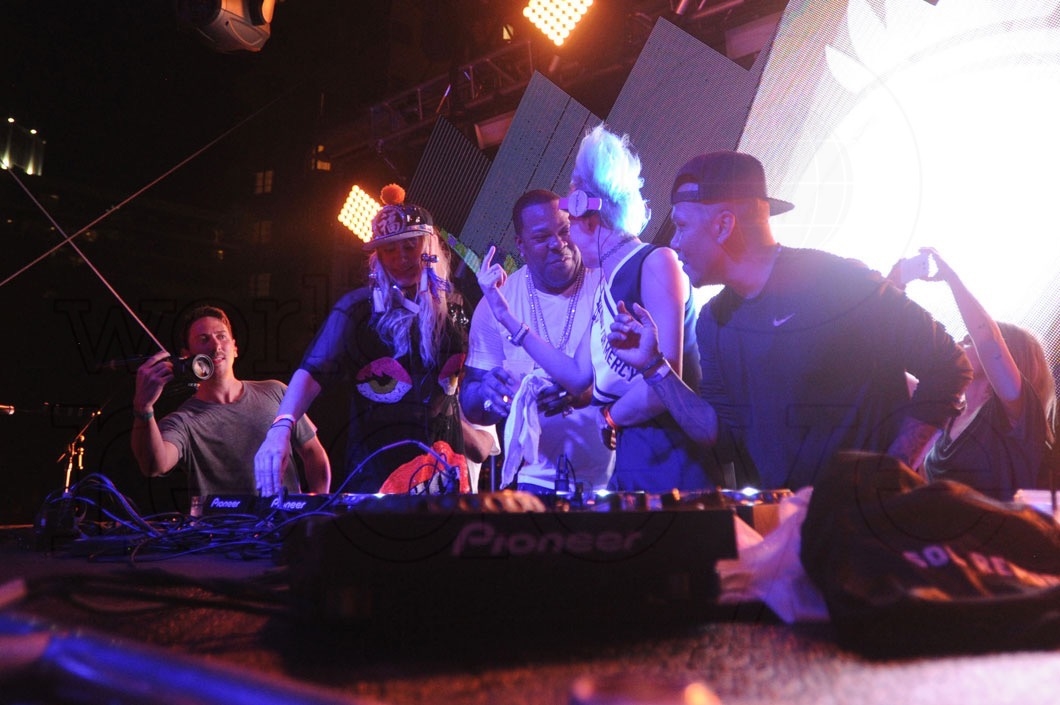 32-Nervo djing, Busta Rhymes, & Chuckie