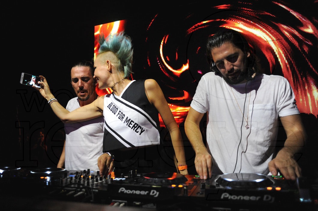 33-Dimitri Vegas, Nervo, & Like Mike DJing1_new