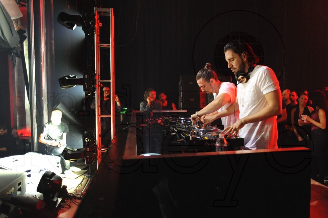 38-Dimitri Vegas & Like Mike DJing9_new