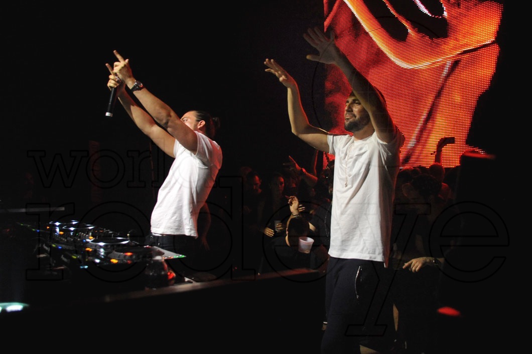 39-Dimitri Vegas & Like Mike DJing11_new