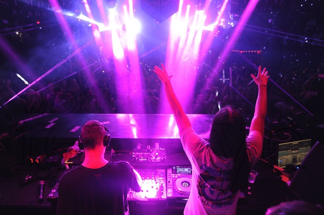 4-Martin Garrix & Steve Aoki djing5