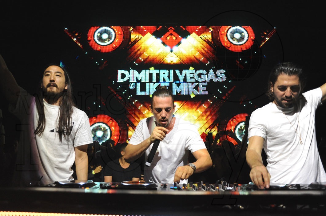 4-Steve Aoki, Dimitri Vegas, & Like Mike DJing2_new