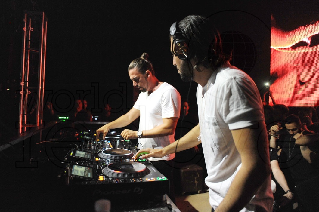 41-Dimitri Vegas & Like Mike DJing13_new