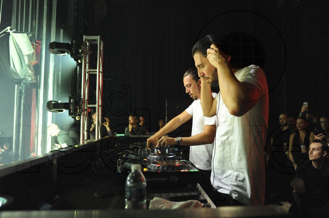 42-Dimitri Vegas & Like Mike DJing14_new