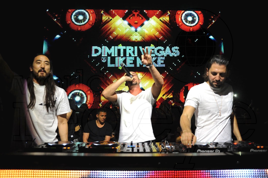 5-Steve Aoki, Dimitri Vegas, & Like Mike DJing3_new