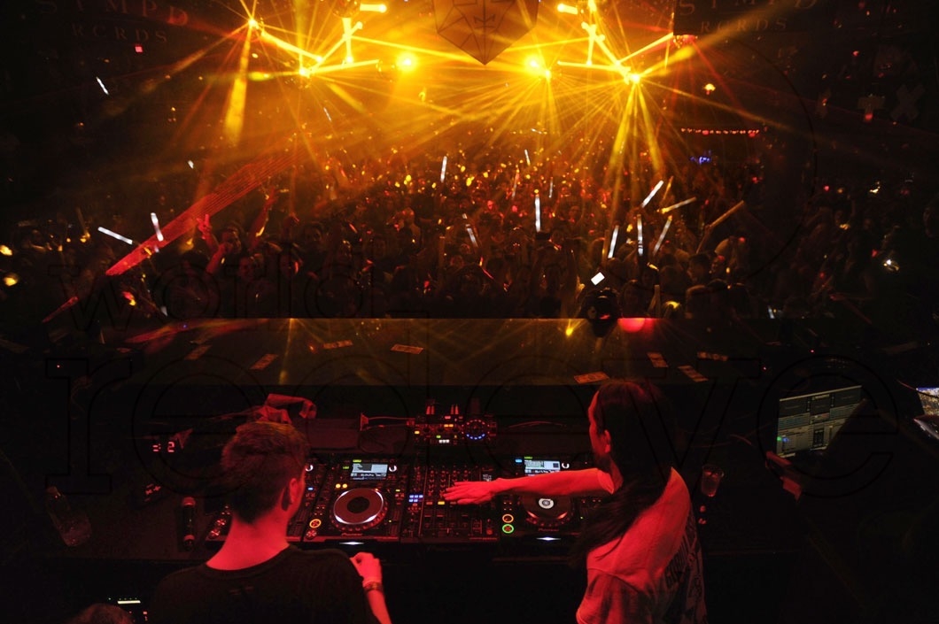 8-Martin Garrix & Steve Aoki djing2