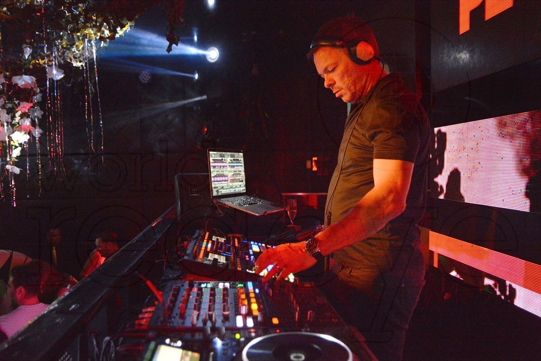 8-Pete Tong Djing 4_new