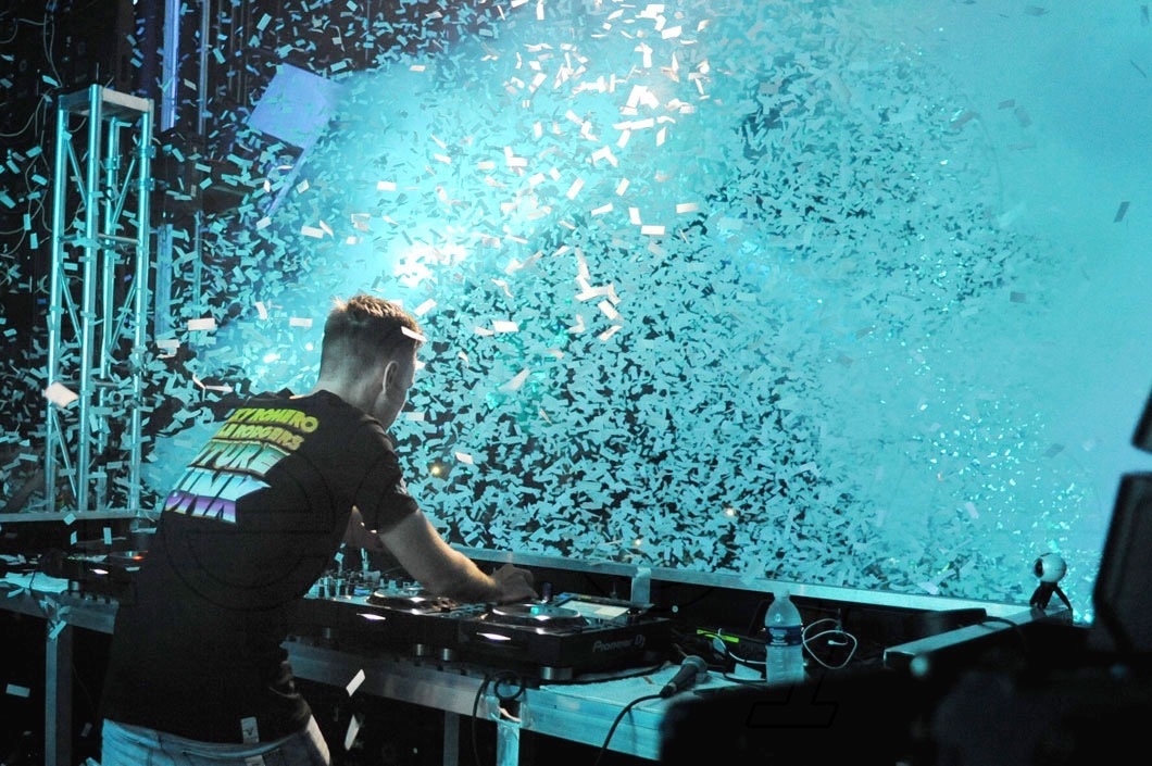 1-Nicky Romero DJing14