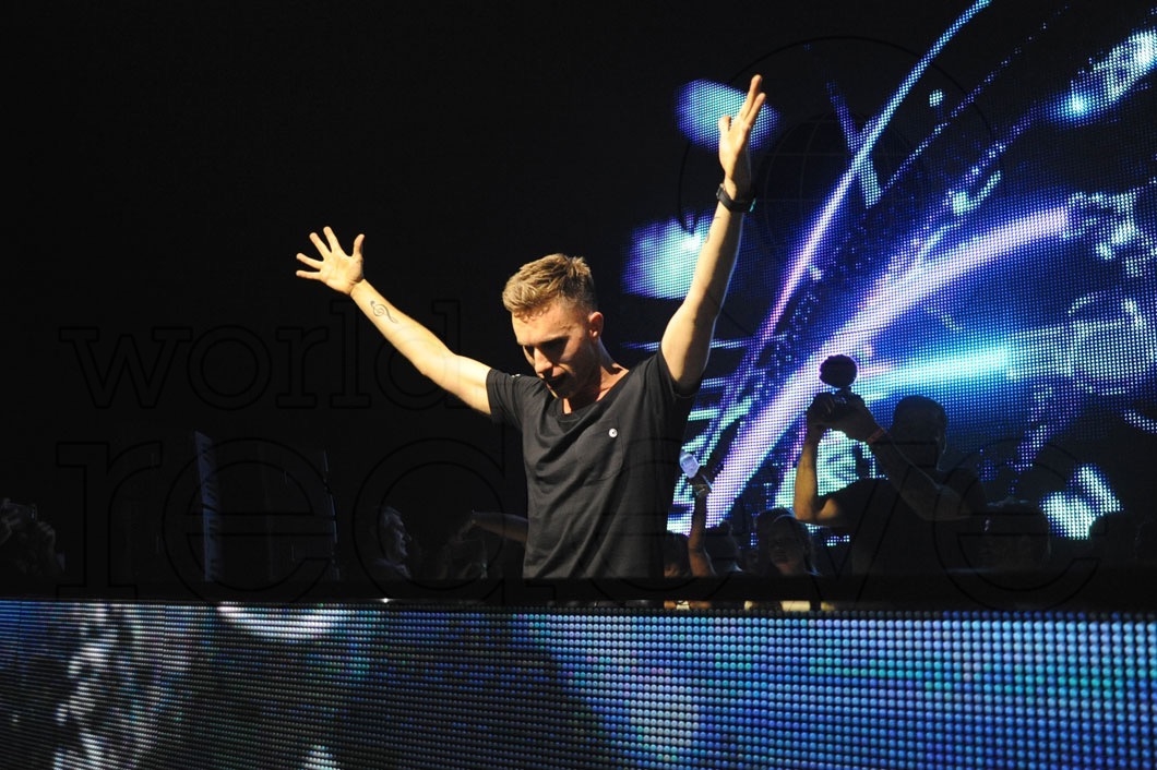 17.6-21-Nicky Romero DJing38