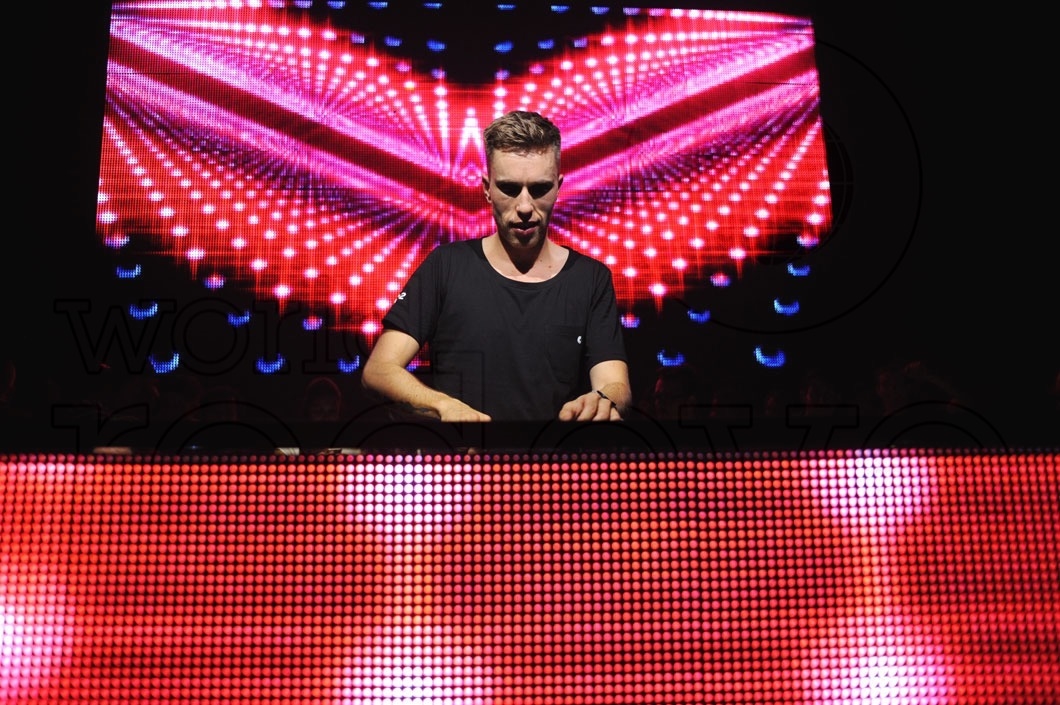 29-Nicky Romero DJing97