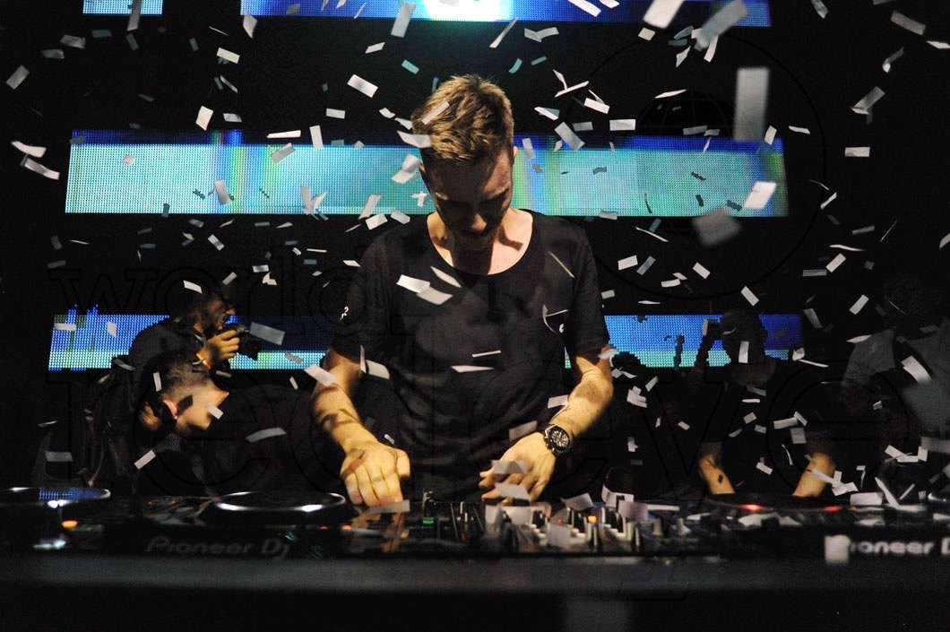 3-Nicky Romero DJing104