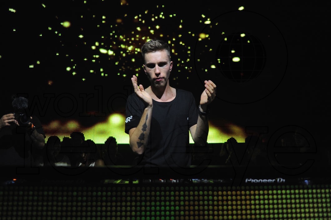 34-Nicky Romero DJing36