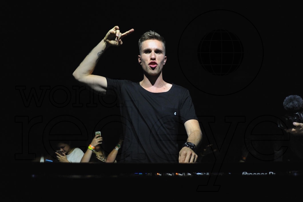 36-Nicky Romero DJing48