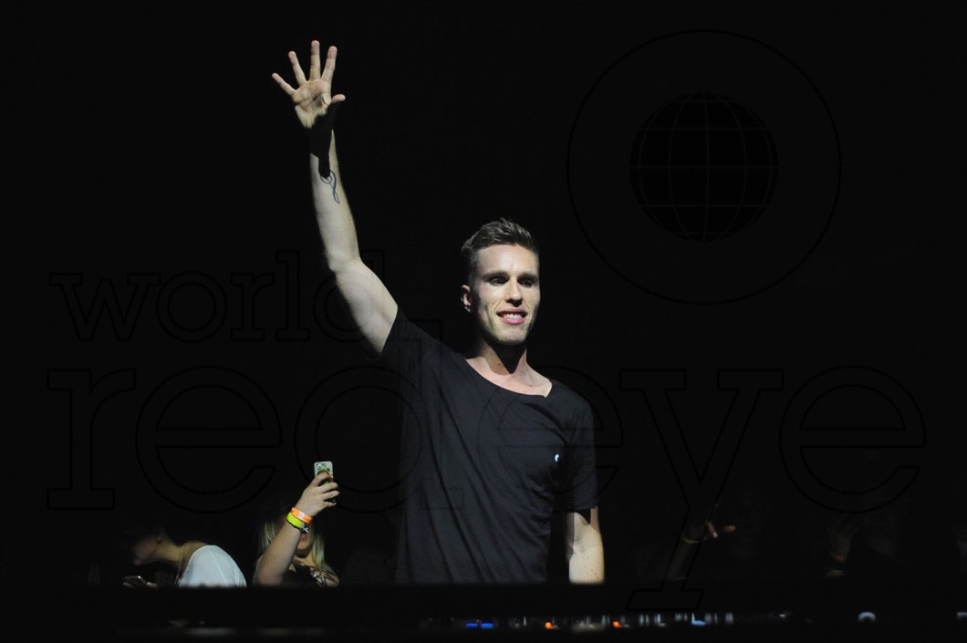 37-Nicky Romero DJing49