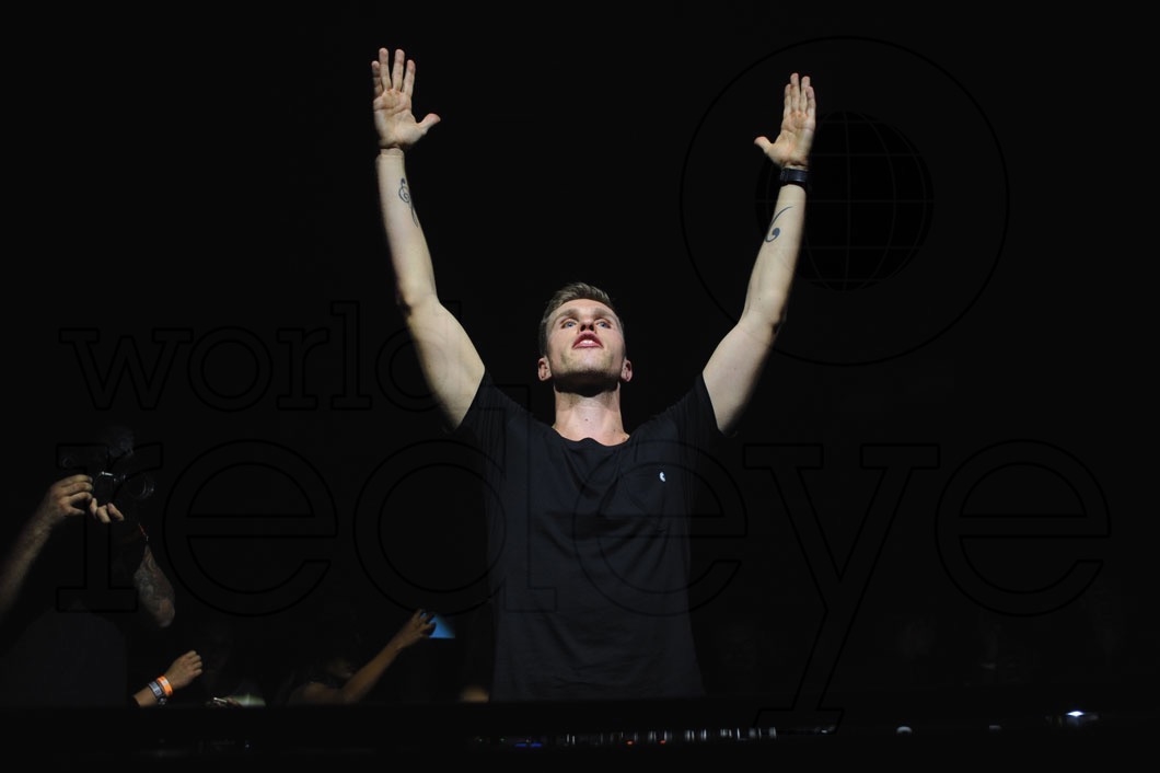 38-Nicky Romero DJing86