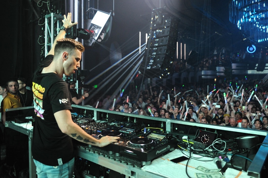 4.5-Nicky Romero DJing116