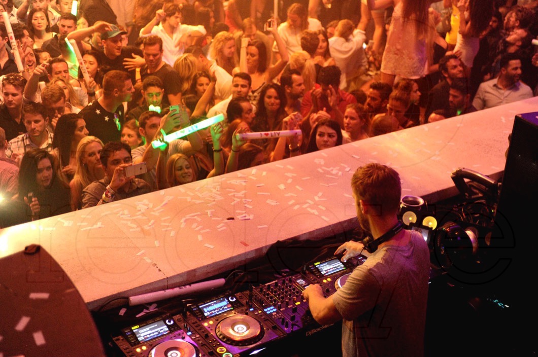 43.5-Calvin Harris djing45_new