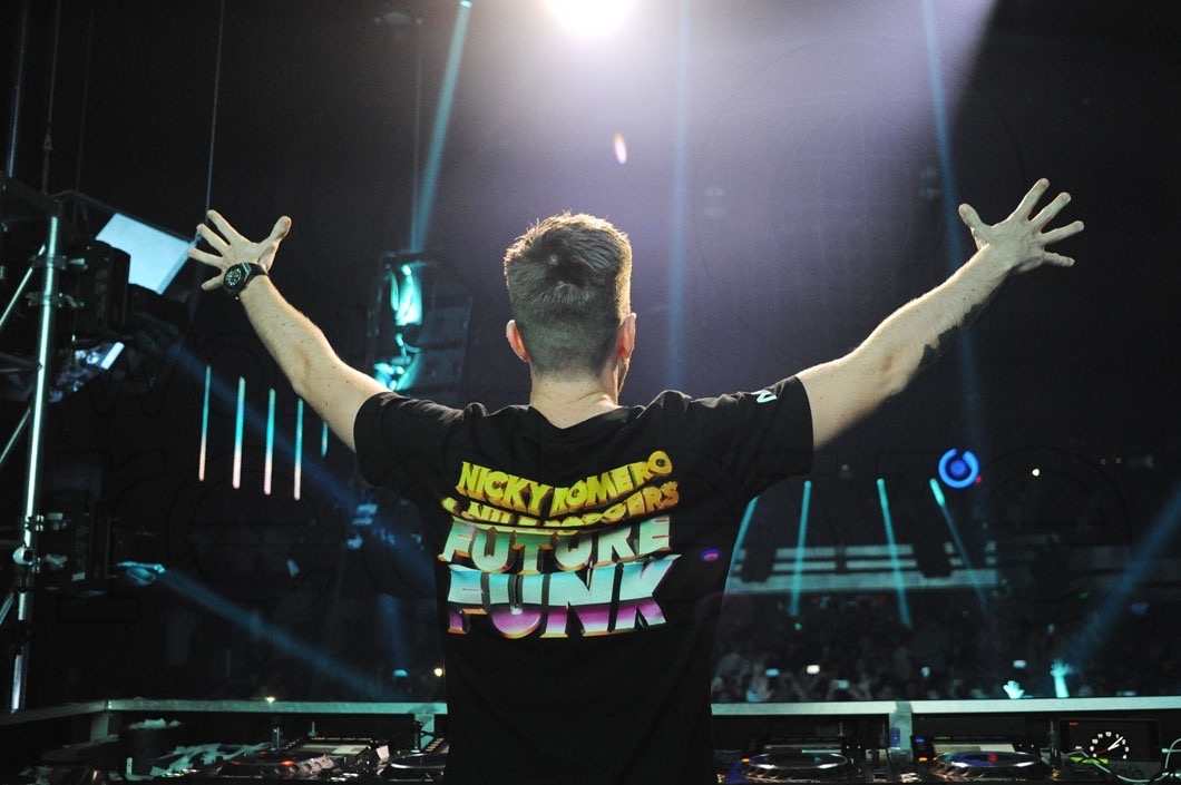 6-Nicky Romero DJing