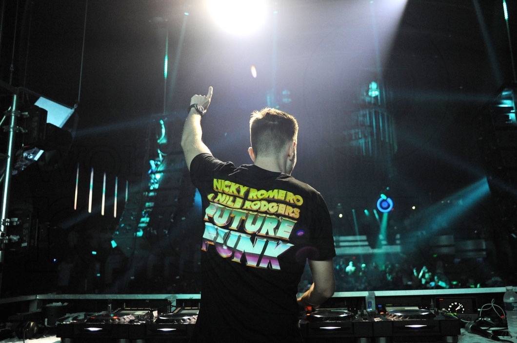 7-Nicky Romero DJing1