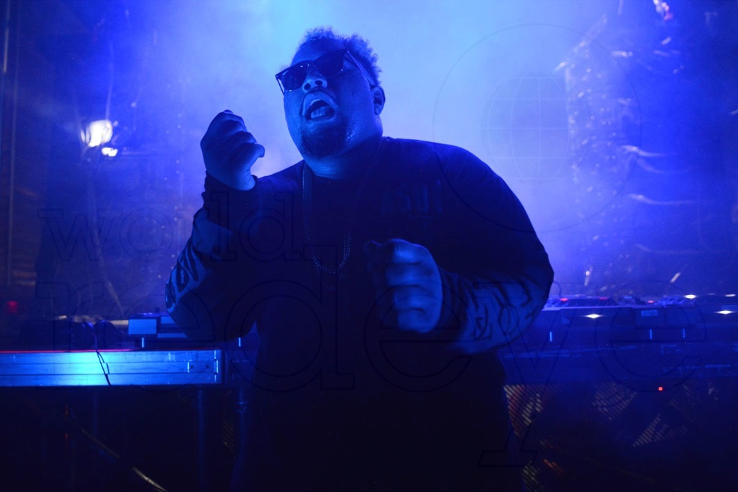 15-DJ Carnage27