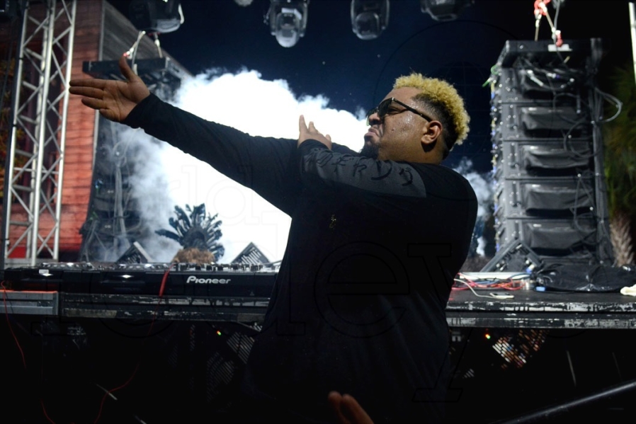 31-DJ Carnage72