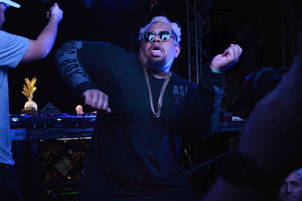 34-DJ Carnage103