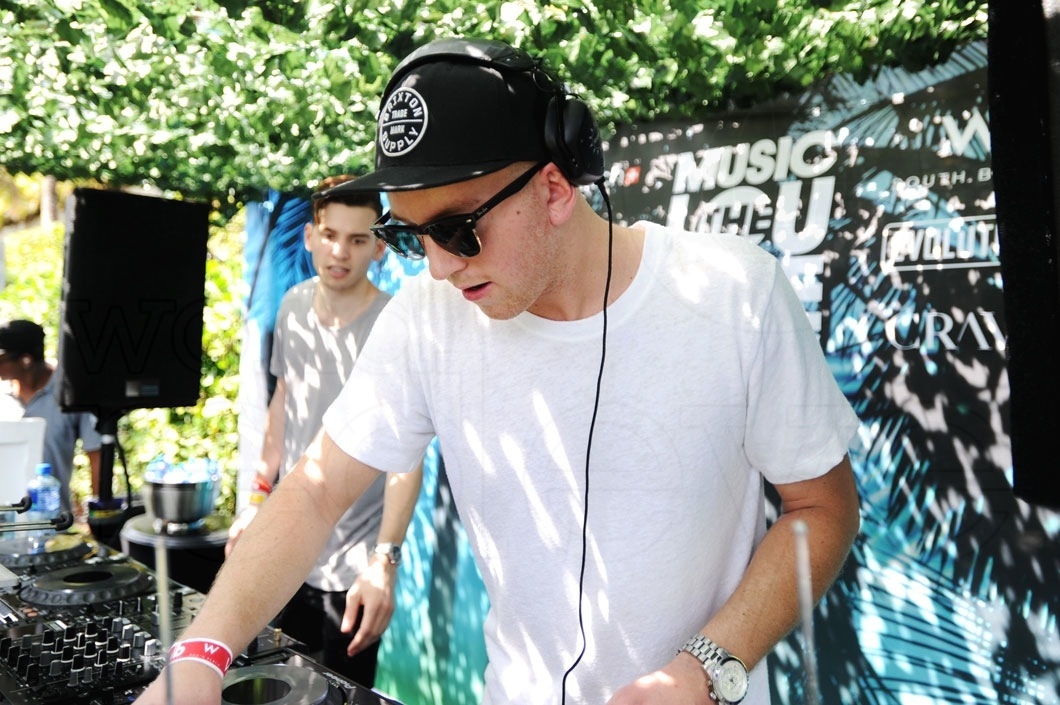 25.5a-Robin Schulz djing1