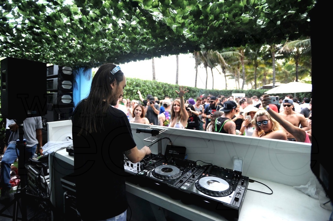 3.7-Steve Aoki djing 21