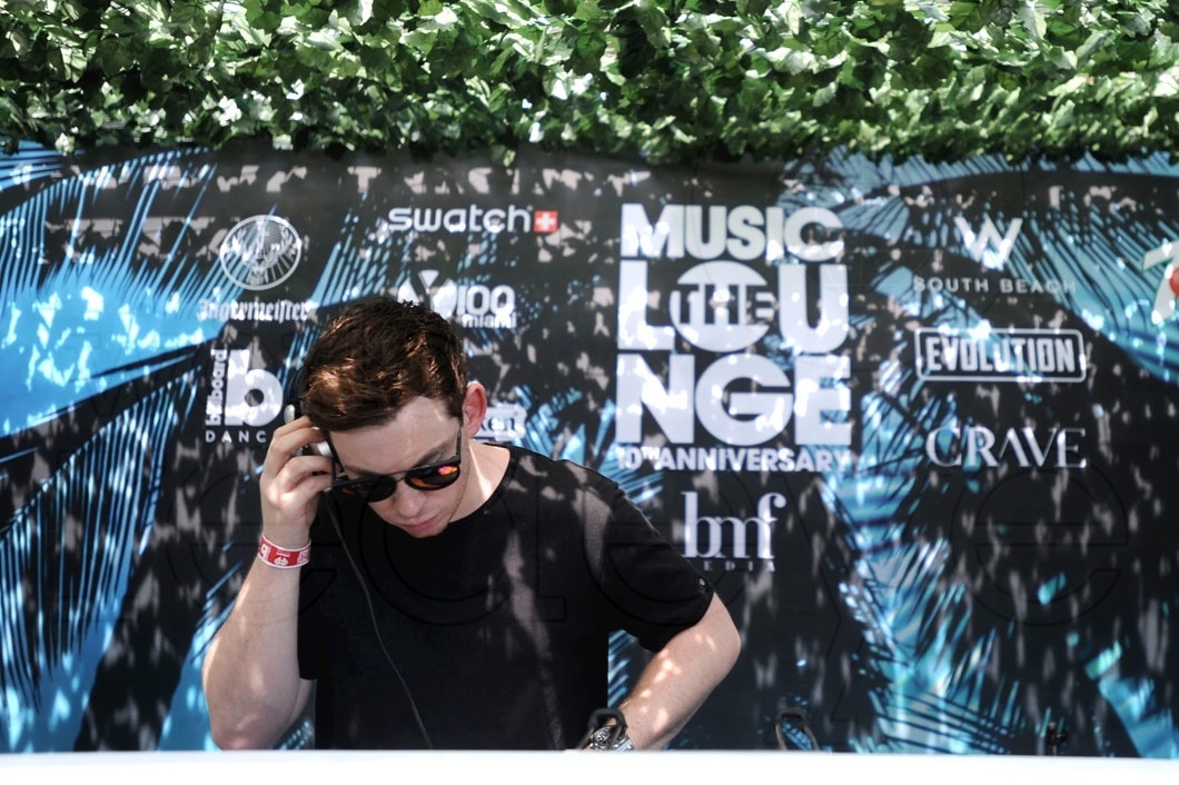 4.2c-Hardwell djing3