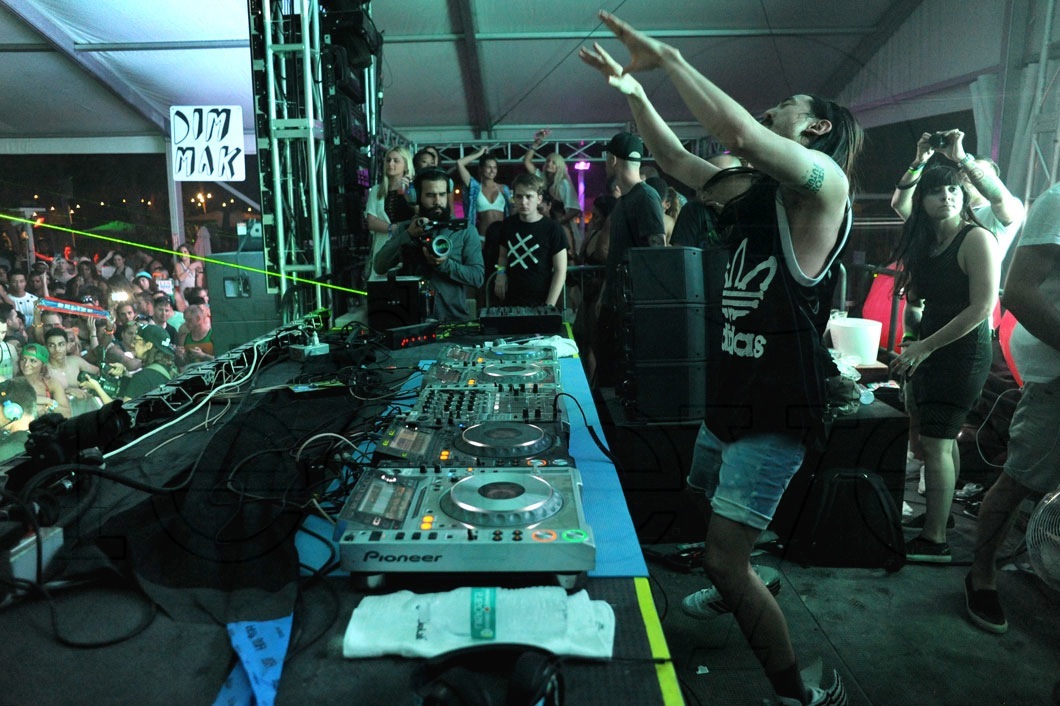 17-Steve Aoki DJing29