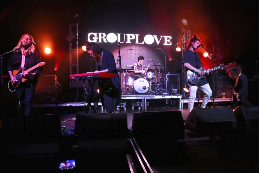 8-Grouplove59