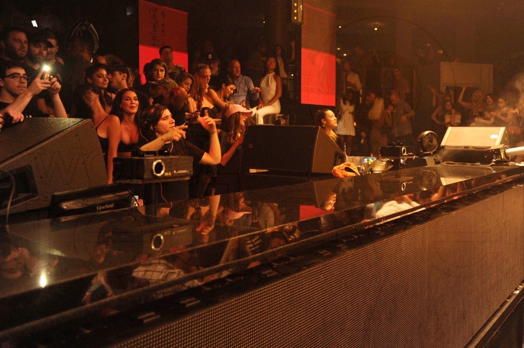 12-Skrillex djing16