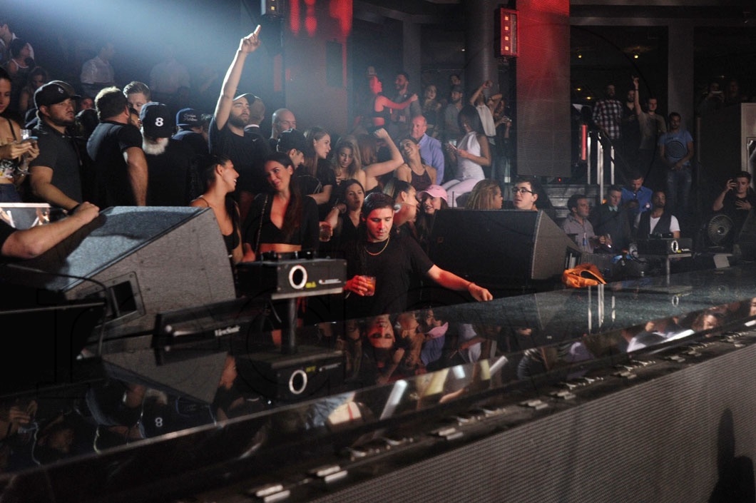 14.3-Skrillex djing22