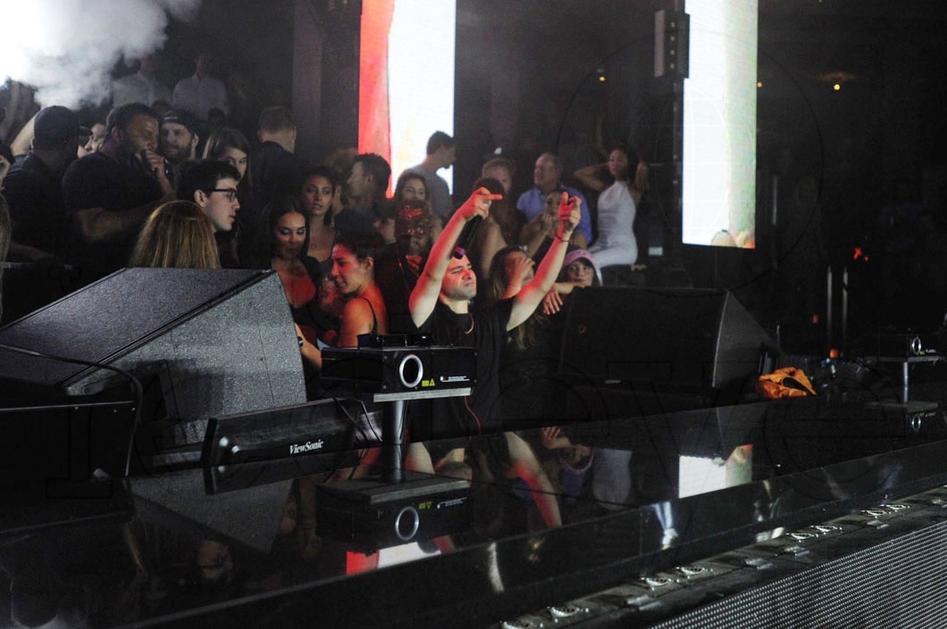 20-Skrillex djing11