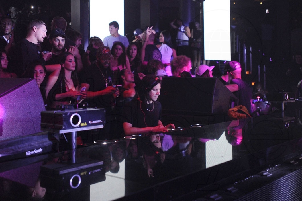 44-Skrillex djing34