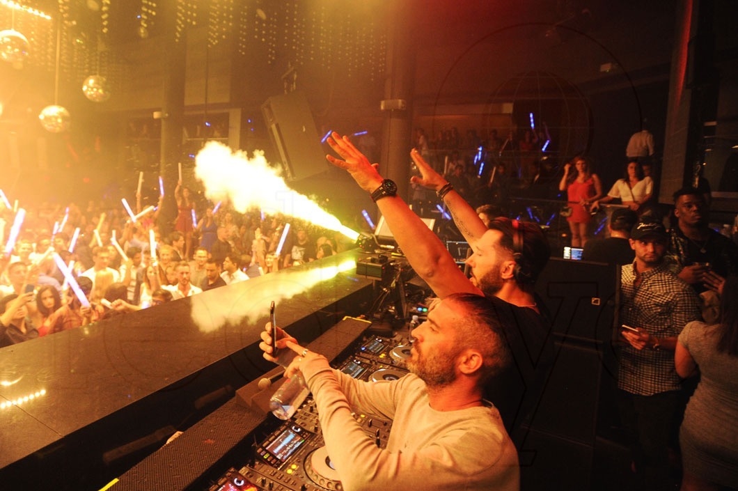 9-Chef & Cedric Gervais djing