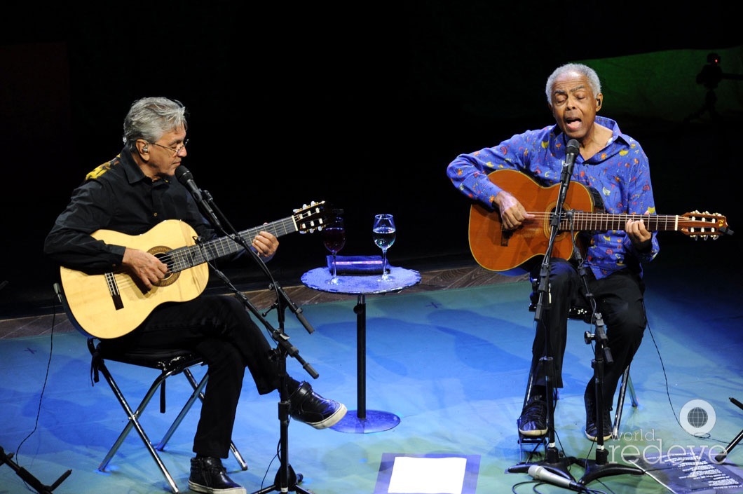 32-Caetano Veloso & Gilberto Gil performing3