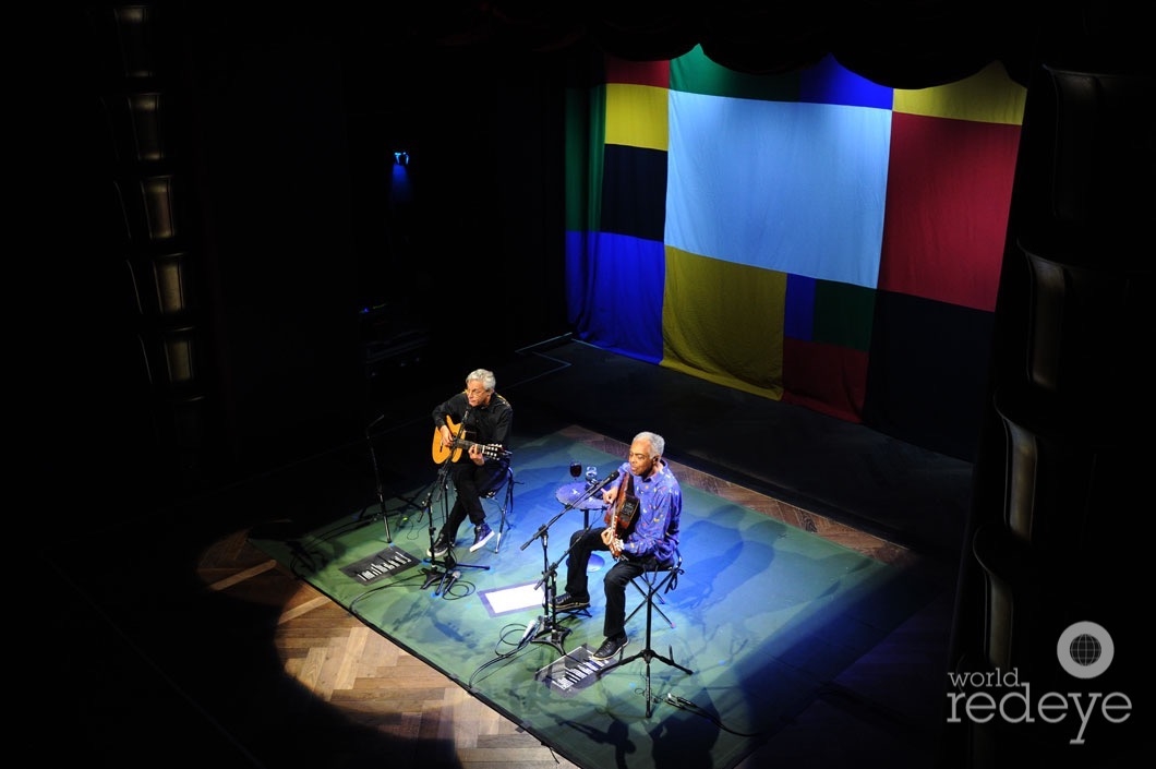 35.6-Caetano Veloso & Gilberto Gil performing87