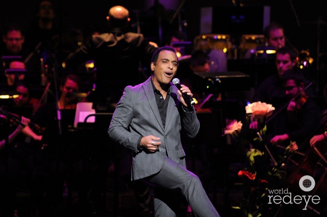 19-Jon Secada performing4