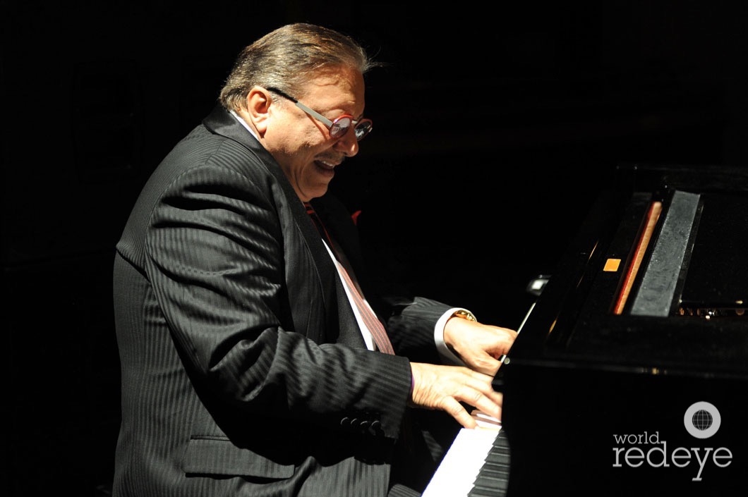 7.2-Arturo Sandoval performing5