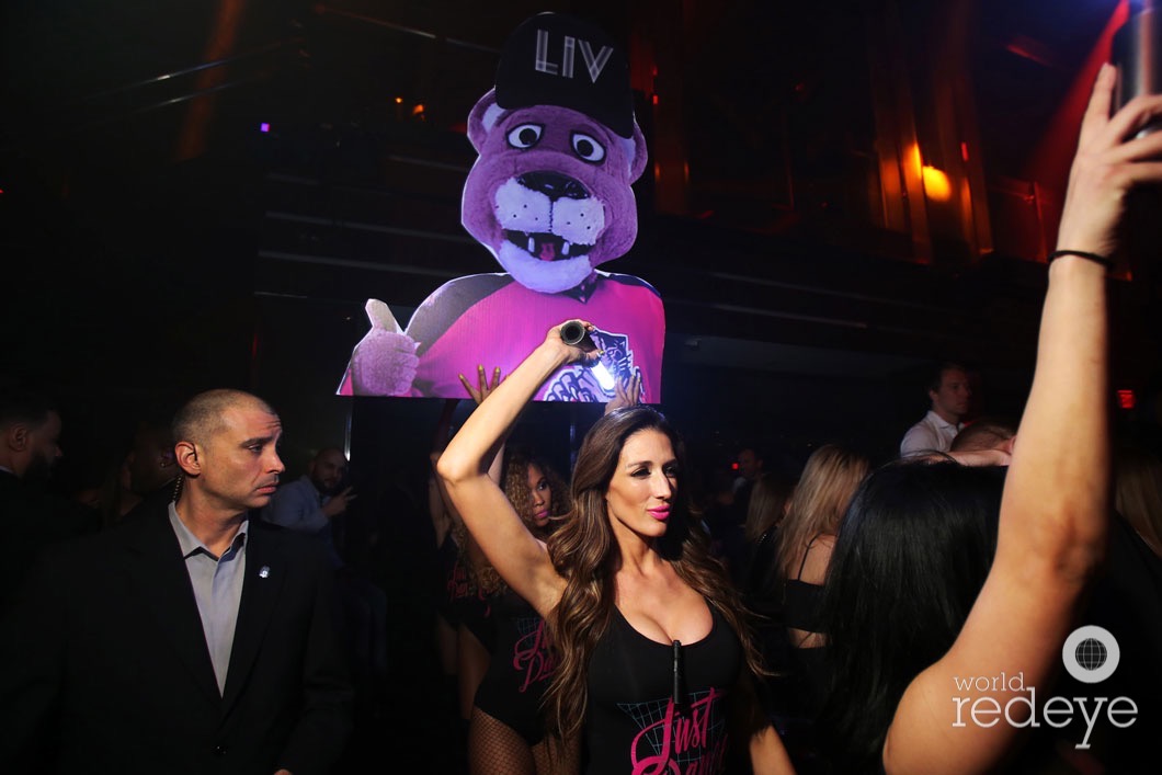 35-Atmosphere at LIV at Fontainebleau19