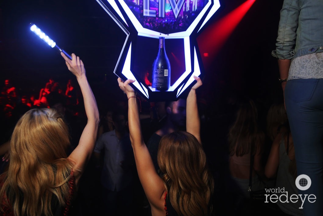 32-Atmosphere at LIV at Fontainebleau1_new