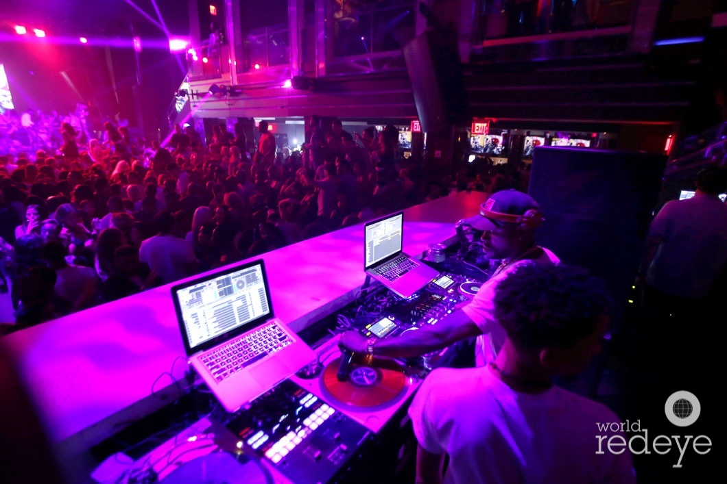 10-Atmosphere at LIV at Fontainebleau3_new