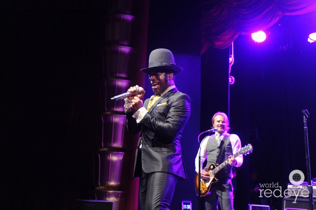 39-Vintage Trouble performing69_new