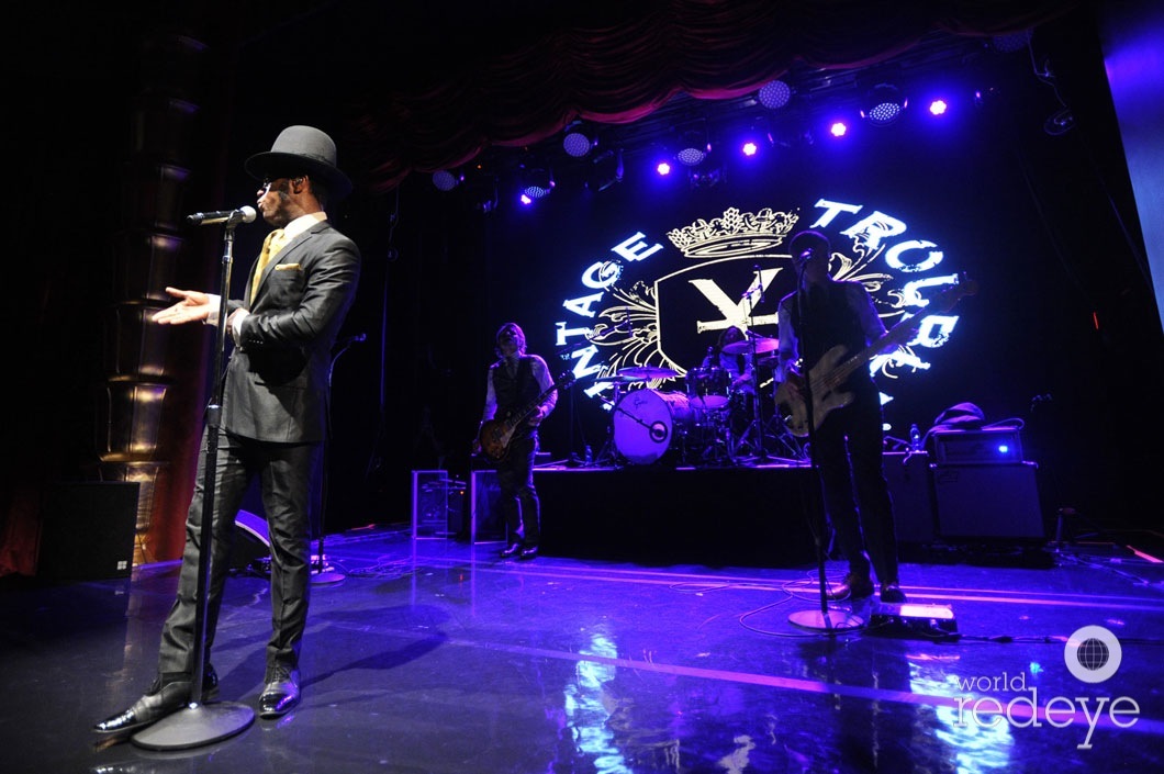 40-Vintage Trouble performing71_new