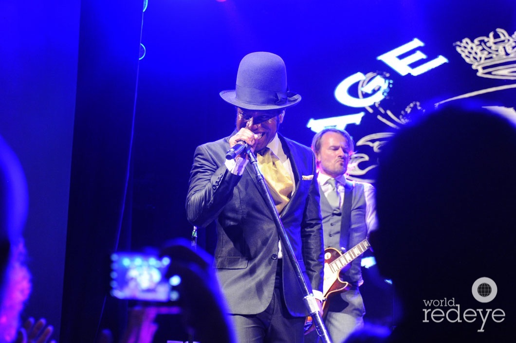 41-Vintage Trouble performing36_new