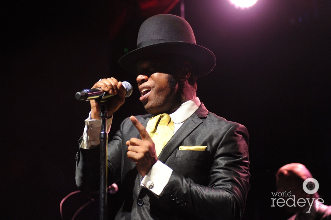 51-Vintage Trouble performing2_new