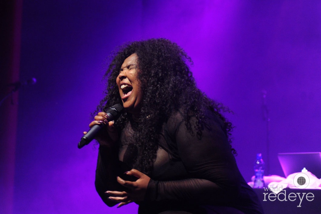 7-LIzzo performing80_new